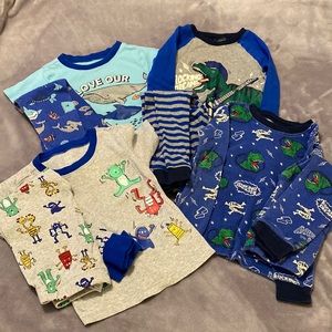 4 sets toddler boys pajamas.